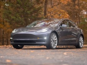 Sürücüsüz elektrikli tesla araba