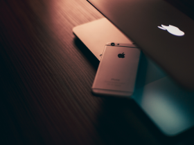 Iphone SE 3 2022 Bataryası Kaç mAh? 18 Mart 2022 tarihinde piyasaya sürülen iPhone SE3 Türkiye saati ile akşam 21:00'da satışa sunuldu. Teknolojik aletler konusunda bir dünya devi olan Apple'ın ürettiği Iphone SE3 bataryası kaç mAh?