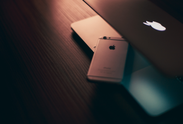 Iphone SE 3 2022 Bataryası Kaç mAh? 18 Mart 2022 tarihinde piyasaya sürülen iPhone SE3 Türkiye saati ile akşam 21:00'da satışa sunuldu. Teknolojik aletler konusunda bir dünya devi olan Apple'ın ürettiği Iphone SE3 bataryası kaç mAh?